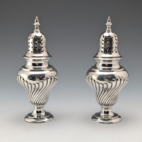 1892 British antique sterling silver sugar shaker pair, 145g total, Possibly Sibray Hall & Co, case included